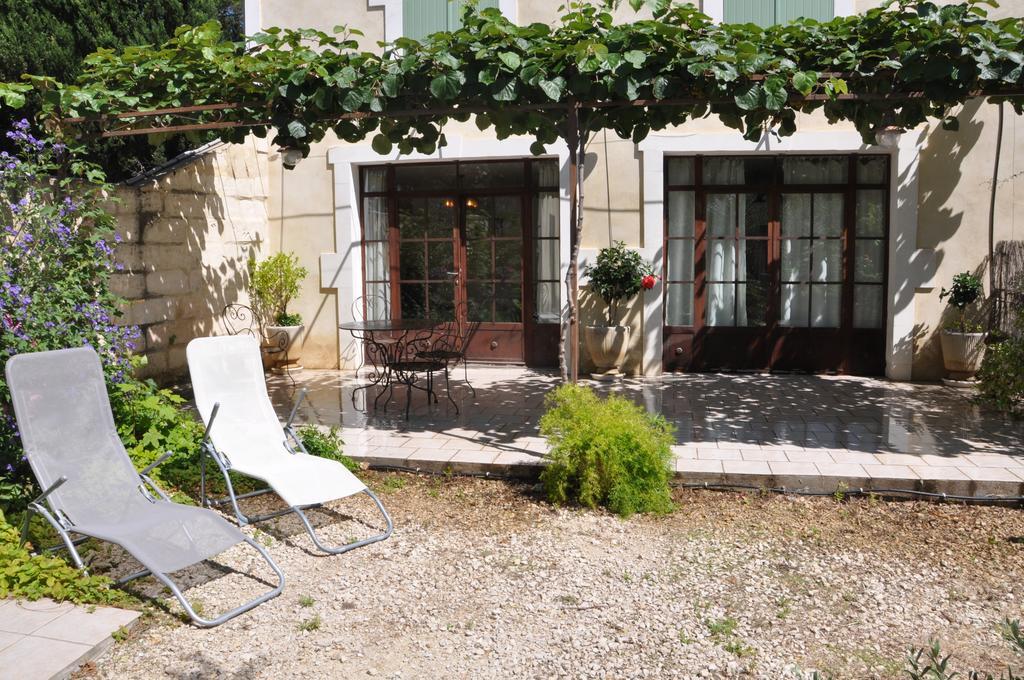 Gite Du Mas Des Oliviers Mezoargues Bagian luar foto