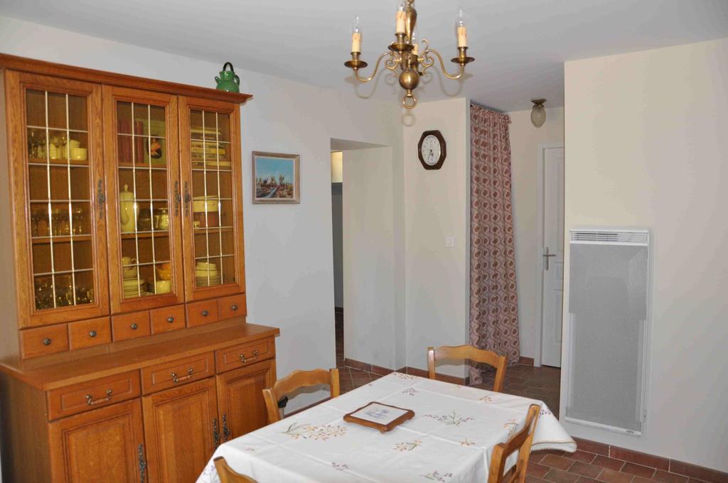 Gite Du Mas Des Oliviers Mezoargues Bagian luar foto